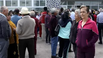 Por falta de pago, docentes jubilados se manifiestan en oficinas del SNTE sección 51