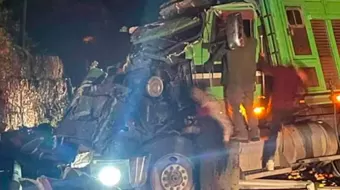 Por choque de camiones quedó cerrada la autopista México-Tuxpan
