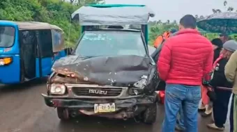 Dos camionetas se impactan en Venustiano Carranza y deja dos heridos