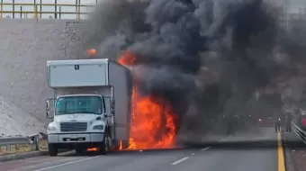 Se quemó camión en la autopista Puebla-Córdoba