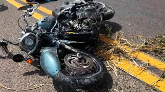 Conductor atropella a mujer motociclista y su hijo en Tehuacán