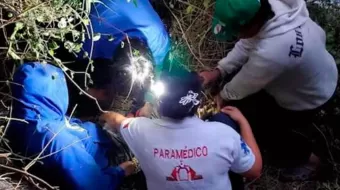 Rescatan a joven de una barranca de 15 metros en Huaquechula