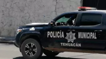 Policías Municipales detienen a sujeto que robó auto en Tehuacán