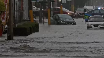 Tormenta deja inundaciones en varios puntos de la capital poblana 