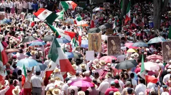 Consignas contra AMLO y Morena durante la Marea Rosa en Puebla 