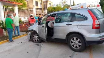 FOTO. Accidente en Venustiano Carranza deja a conductor de mototaxi gravemente herido