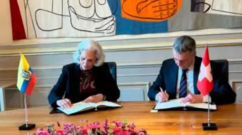 Ecuador firmó acuerdo con Suiza para atender a ecuatorianos en México