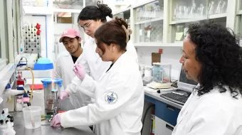 Centro de Investigación en Ciencias Microbiológicas impulsan el trasplante de microbiota fecal 
