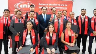 La CMIC Puebla graduó a 19 especialistas en el sector de la construcción