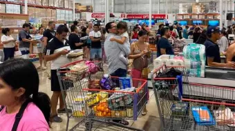 Habitantes de Quintana Roo realizan compras de pánico ante la trayectoria del huracán Beryl