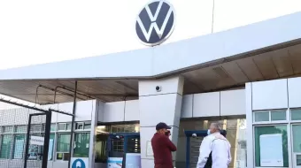 Hoy se decide futuro de trabajadores despedidos de VW en reunión federal