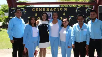 Irene Olea reconoce esfuerzo de graduados, papás y docentes en Izúcar