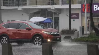 Lluvias dejaron sin energía eléctrica bulevares al Poniente de la capital