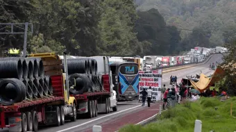 Ejidatarios cumplen 36 horas de bloqueo en la México-Puebla, Arco Norte y autopista de la Sierra Norte 