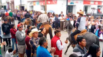 Jinetes de tres estados del país llegan a Serdán para festividad religiosa