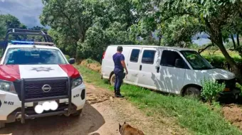 Policía de Santa Rita Tlahuapan decomisa camionetas adaptadas para huachicol