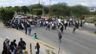 Con cierre estudiantes de la UPN Tehuacán acusan desvío de recursos