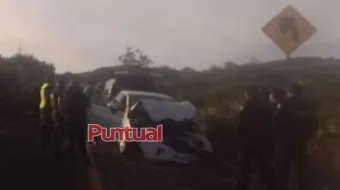 MORTAL VOLCADURA deja 20 heridos y un muerto en la Acatlán-Huajuapan