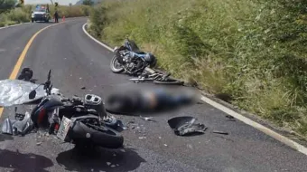 Trágico accidente cobra la vida de dos motociclistas en la Izúcar-Cuautla