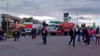 Cierran autopista en Texmelucan: comunidad exigen localizar a Kevin Leonardo