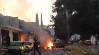 Coche bomba explota frente a Dirección de Policia de Acámbaro, dejó tres policías lesionados