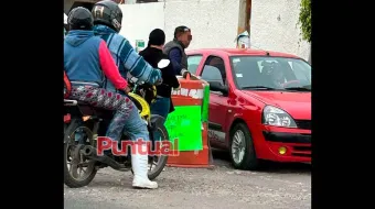 Instalan garita en unidad habitacional de Texmelucan: automovilistas protestan por cobro 