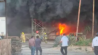 Incendio en Tehuacán causa pérdidas materiales; no se reportan lesionados