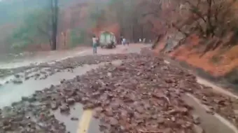 Carreteras obstruidas y monitoreo de ríos por lluvias en la Sierra Norte