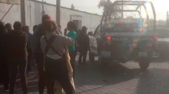 Mujer de la tercera edad es atropellada por elementos de la FGE en Moyotzingo