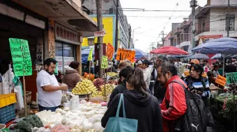 A reventar mercados poblanos para comprar productos de la cena navideña