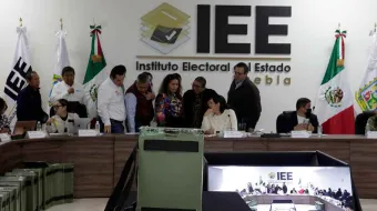 IEE de Puebla define medidas para fortalecer democracia y proteger datos personales
