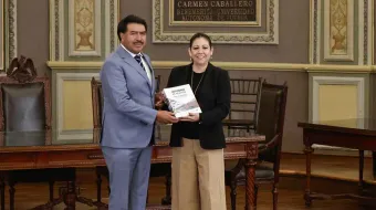 Aquino entrega Memoria Histórica al Congreso con acciones y logros del sexenio