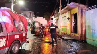 Local con pirotecnia explota en Huaquechula, solo daños materiales