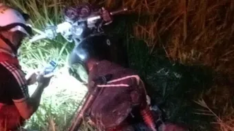 Tras ser arrollado, motociclista terminó en hospital con lesiones graves