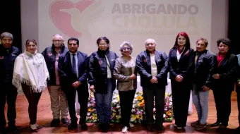 Gobierno de Cholula entrega de 4 mil 500 chamarras a adultos mayores