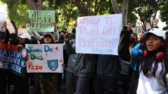 Marcha de alumnos para pedir seguridad en zona escolar antorchista