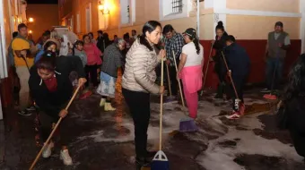 Zócalo de Atlixco: limpieza comunitaria tras el éxito turístico navideño