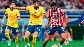 VIDEO. Chivas y Las Águilas empatan sin goles en un aburrido Clásico Nacional