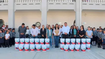 Directivos de escuela de Metepec recibieron material para rehabilitar espacios