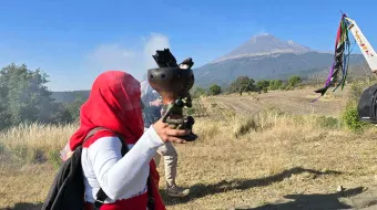 Devoción y tradición: Celebran al volcán Popocatépetl con ofrendas en Xalitzintla