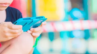 Urge regular el uso del celular desde casa, los alumnos ya son “adictos” 