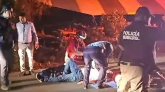 Accidente en la carretera Pachuca-Tuxpan deja motociclista fracturado tras impactar una vaca