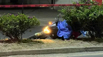 Ejecutan a balazos a motociclista conocido como "Pinky" en la carretera Internacional a Oaxaca