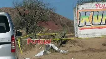 Tiran cadáver envuelto cerca de panteón en Ciudad Serdán