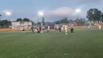 Tragedia en Xicotepec: Jugador de fútbol de 62 años fallece tras desplomarse en el campo