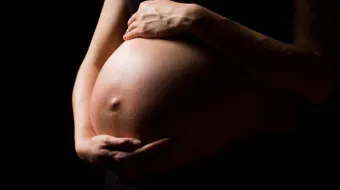 Una mujer da a luz en plena calle en Atlixco; no logró llegar al hospital