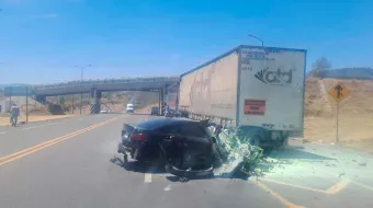 Choque entre auto y tráiler en la Huauchinango-Apizaco deja dos muertos