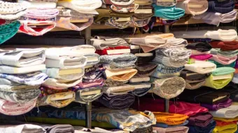 Freno aduanal a importación textil ilegal beneficia a Puebla: Ebrard
