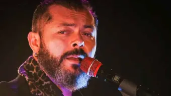 Édgar Oceransky reabre su corazón en Puebla con “Volver a abrir la puerta”