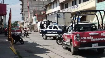 Aseguran a dos presuntos ladrones en Texmelucan; usaban motoneta y arma falsa